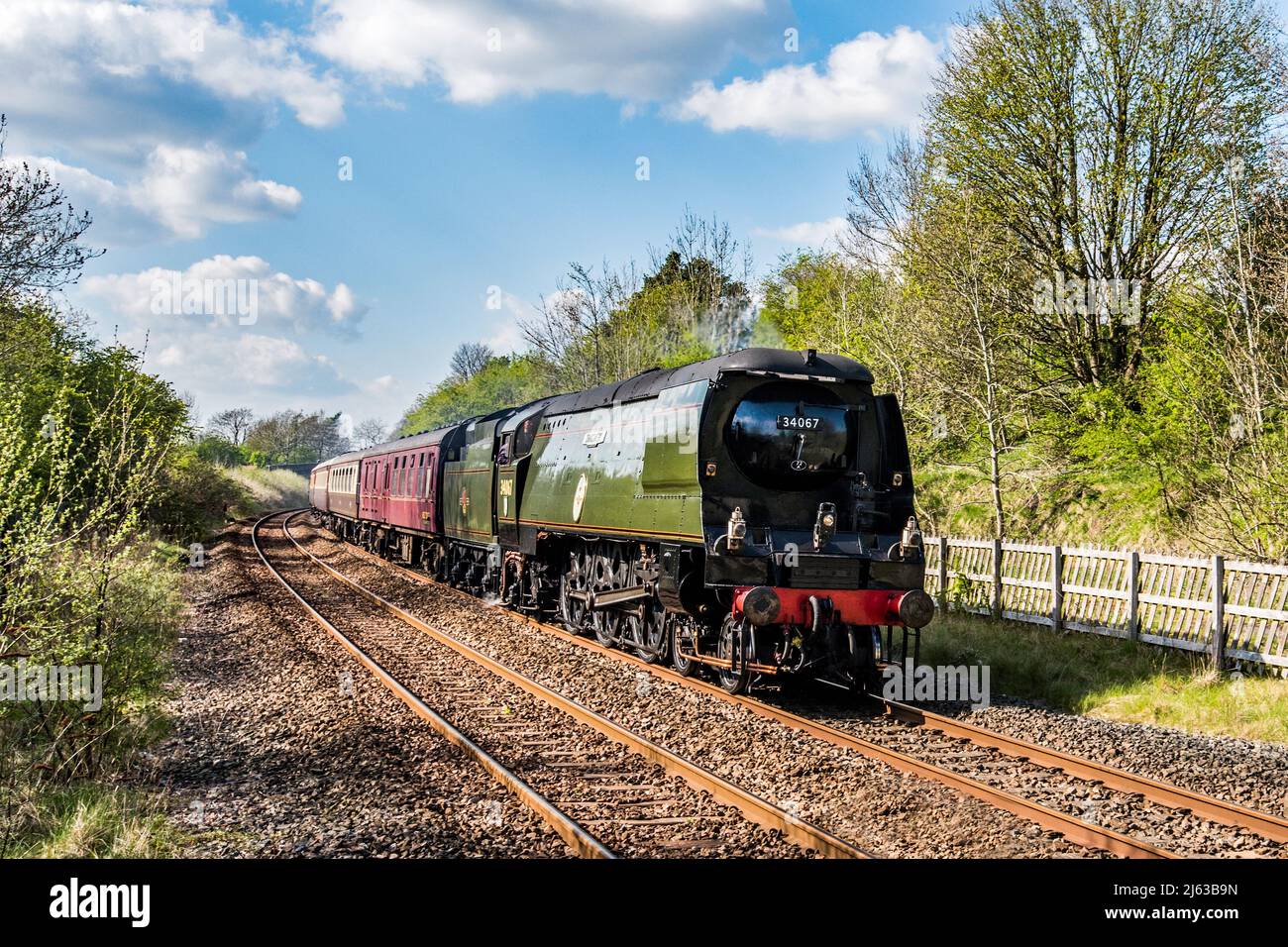 Tangmere als Northern Belle läuft von Carlisle nach Hellifield als Settle to Carlisle Special Samstag 23. April 2022, gesehen bei Long Preston. Stockfoto