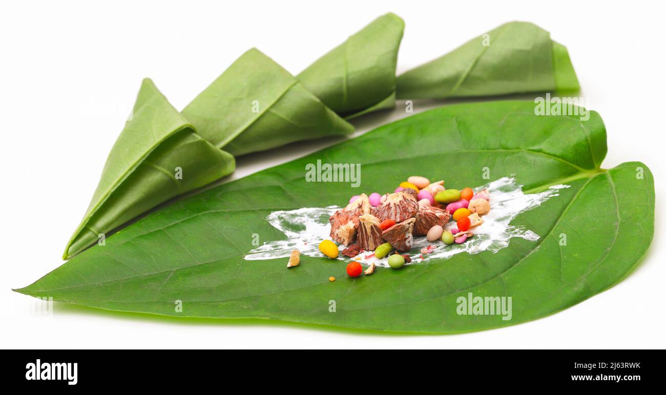 Betel Blatt und seine Gewürze Populärkultur in Südostasien Stockfoto