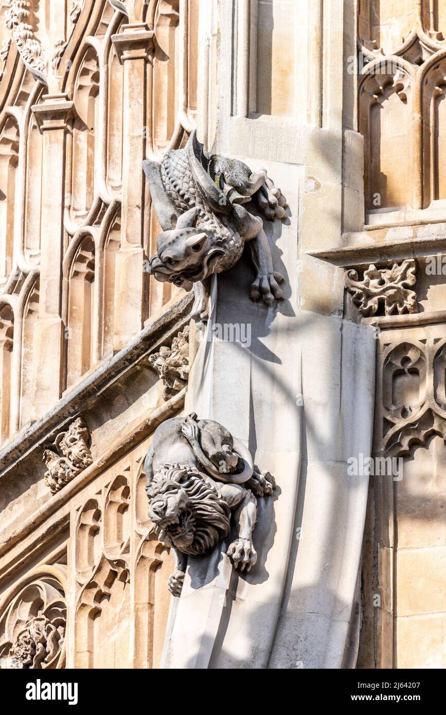 Wasserspeier, Tierdetails auf Westminster Abbey. Gotische Abteikirche in der City of Westminster, London, Großbritannien. Henry-VII-Kapelle am östlichen Ende der Abtei Stockfoto