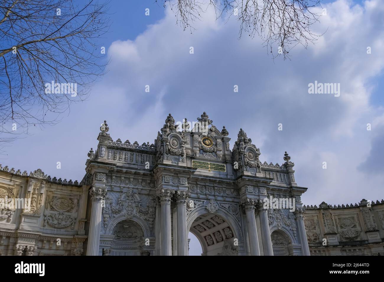 Dolmabahçe Palace Haupteingang. Berühmter touristischer Ort in Istanbul, Türkei Stockfoto