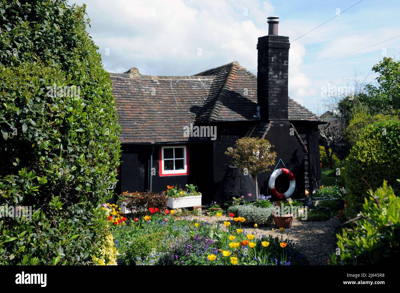 Ferry Cottage, Rye, East Sussex, wurde am 1780s gebaut. Es beherbergte den Fährmann, dessen Aufgabe es war, Pasengers über die Rother nach East Guldeford zu bringen. Stockfoto