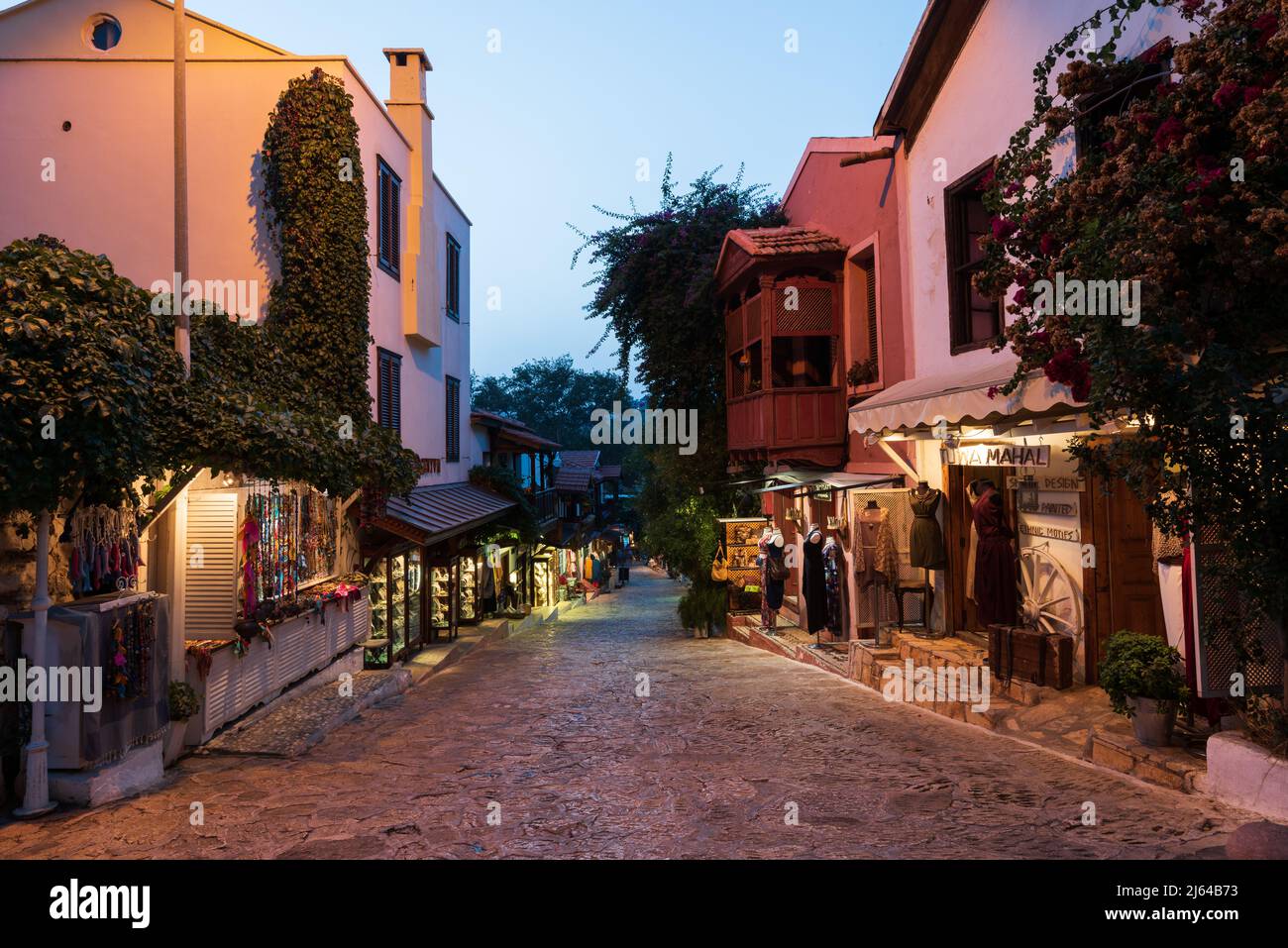 Blick auf die traditionelle Straße im Stadtteil Kas. Es ist eine wichtige Mittelmeerküste für den Urlaub. Stockfoto