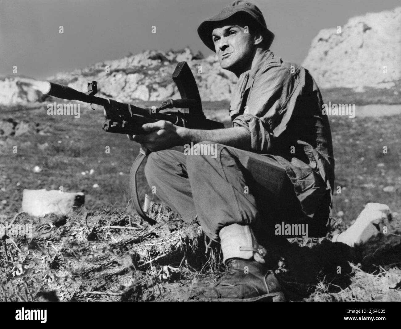 STANLEY BAKER, EIN HÜGEL IN KOREA, 1956 Stockfoto