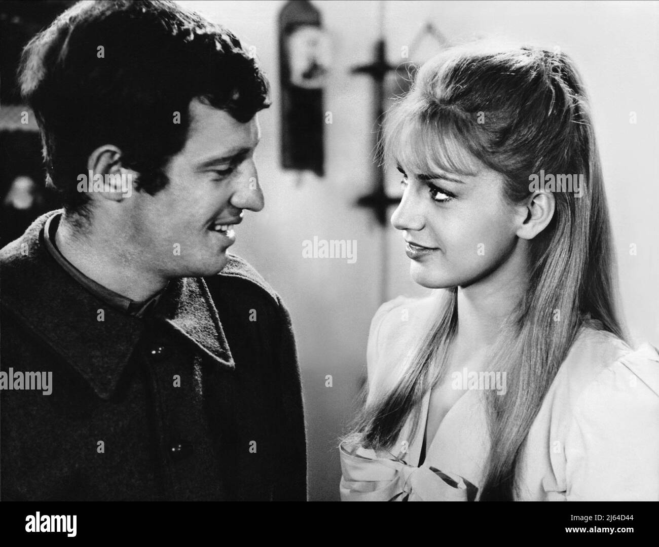 JEAN-PAUL BELMONDO, CATHERINE SPAAK, WOCHENENDE IN DÜNKIRCHEN, 1964 Stockfoto