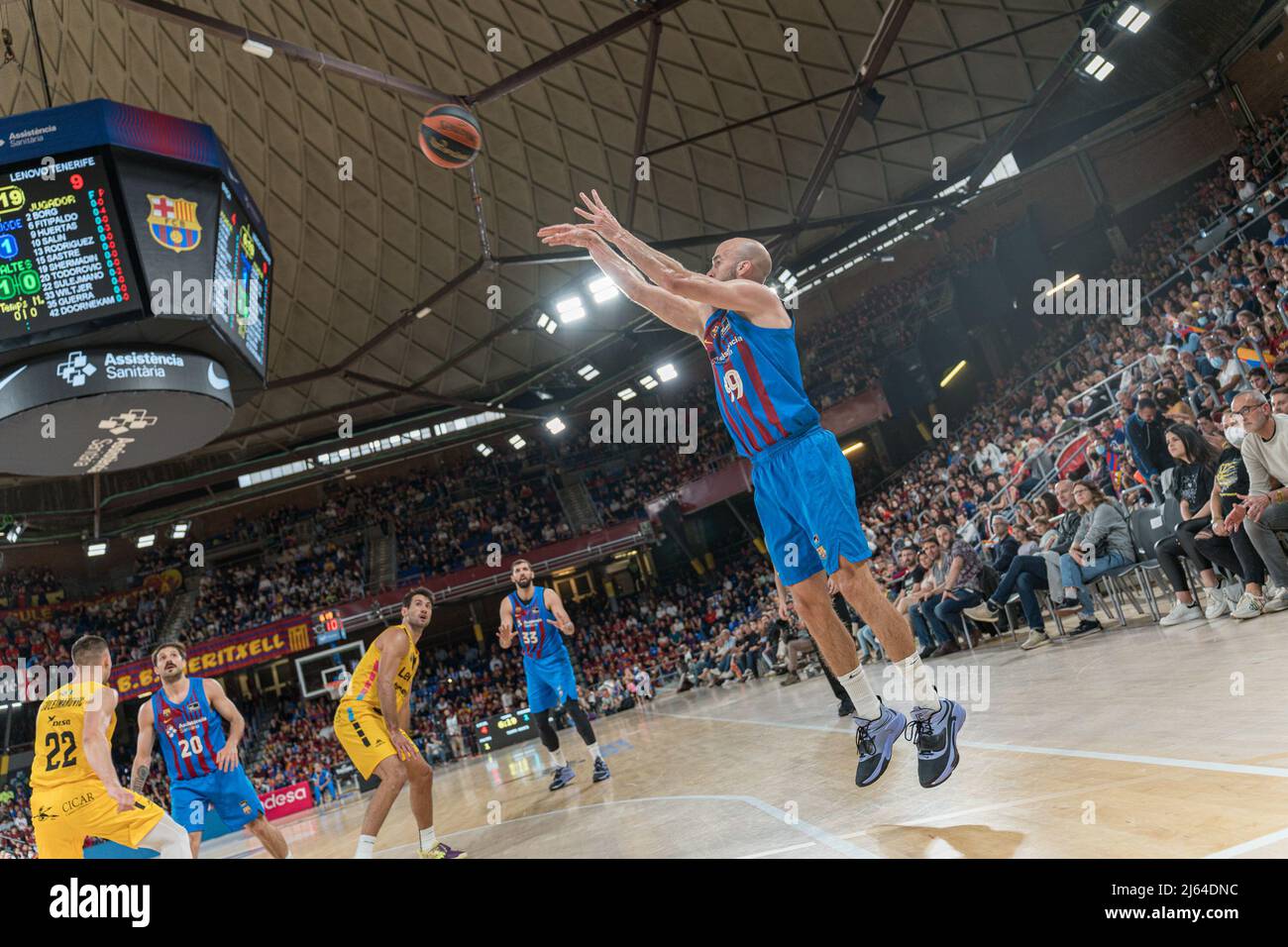 Barcelona, Spanien. 24. April 2022. Nick Calathes sah in Aktion während des Endesa League-Spiels zwischen F.C Barcelona und Lenovo Teneriffa im Palau Blaugrana. Endergebnis; F.C Barcelona 69:65 Lenovo Teneriffa (Foto: Ricard Novella/SOPA Images/Sipa USA) Quelle: SIPA USA/Alamy Live News Stockfoto