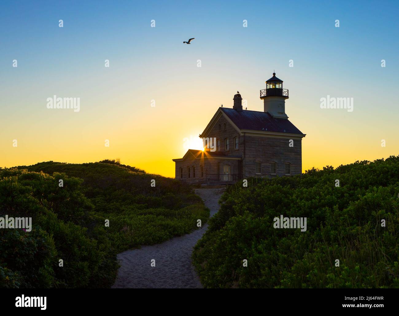 Ein wunderschöner Sonnenuntergang im Juli auf Block Island RI, USA North Lighthouse. Stockfoto