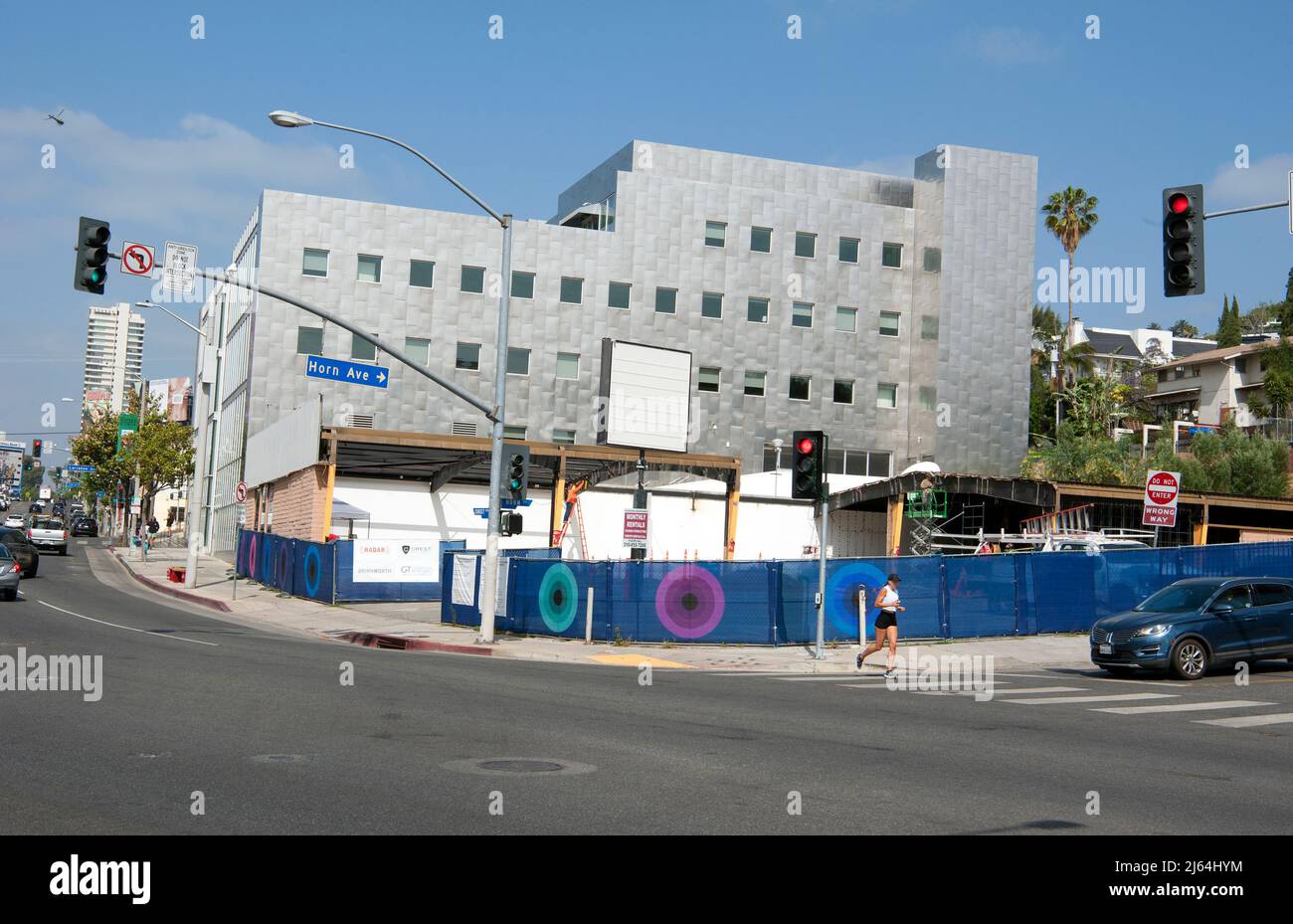 Das historische Tower Records-Gebäude am Sunset Strip in Los Angeles wird zu einem Flaggschiff-Standort für Supreme ausgebaut. April 2022 Stockfoto