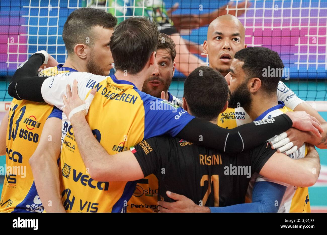 Perugia, Italien. 27. Apr, 2022. leo-Schuhe perkinelmer modena Jubel während des Spiels - Sir Safety Conad Perugia vs Leo-Schuhe PerkinElmer Modena, Volleyball Italienische Serie A Superliga-Meisterschaft der Männer in Perugia, Italien, April 27 2022 Quelle: Independent Photo Agency/Alamy Live News Stockfoto