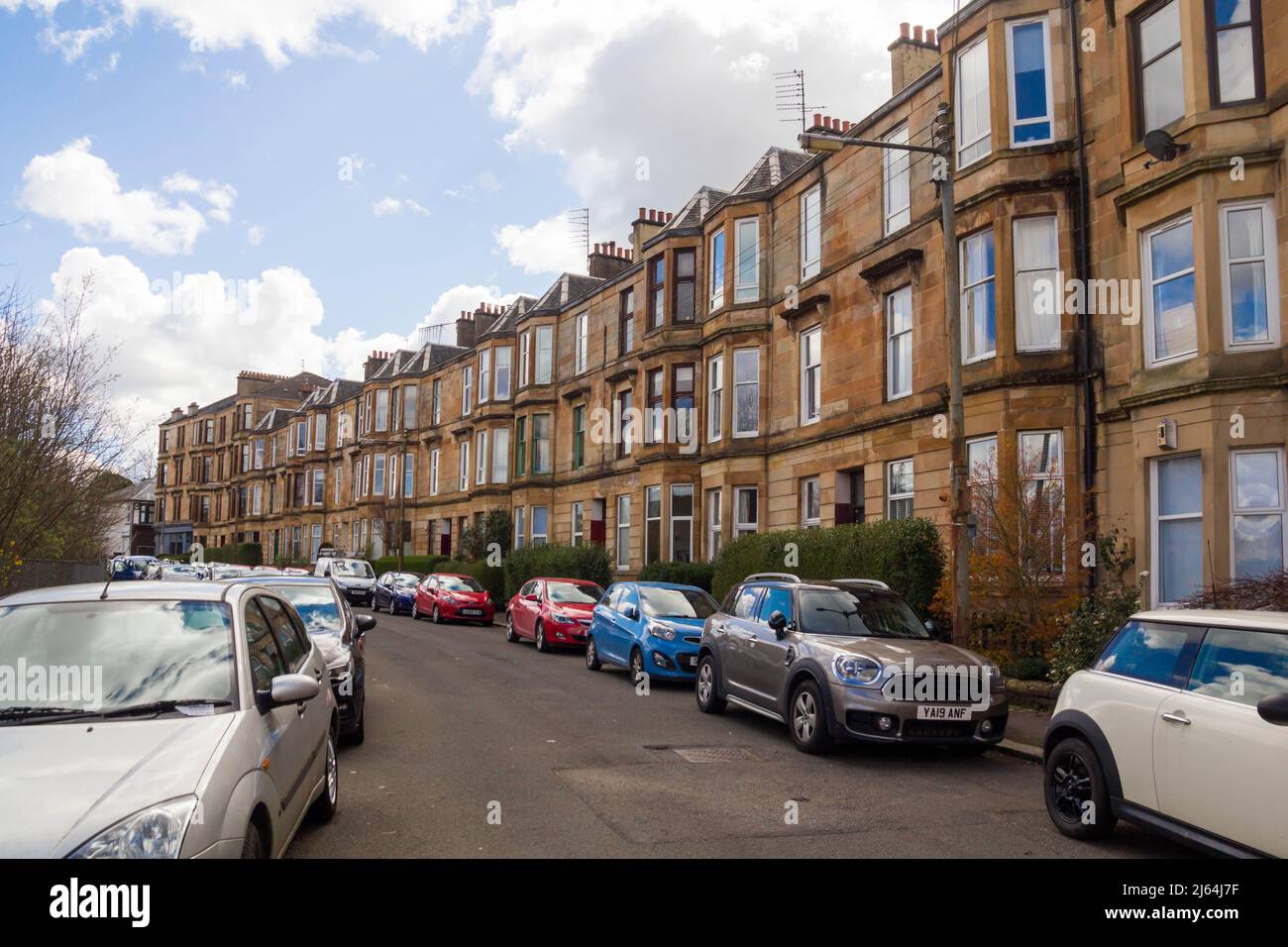 Traditionelles Glasgow Tenements Wohngebäude aus Sandstein am Holmhead Place, Cathcart Stockfoto