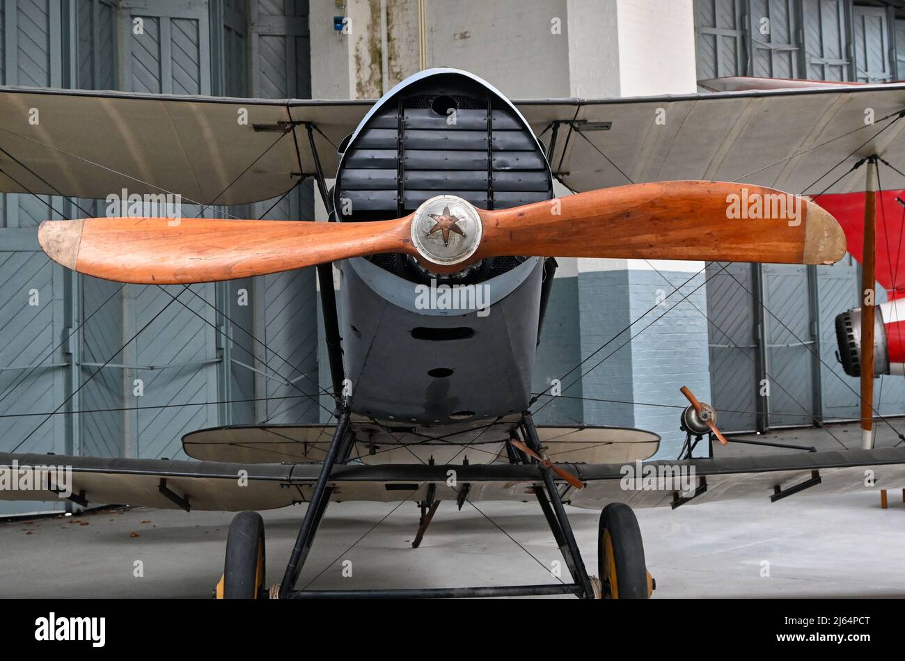 Vorne der alten Bristol F2b WWI Kampfflugzeug in Duxford museum Stockfoto