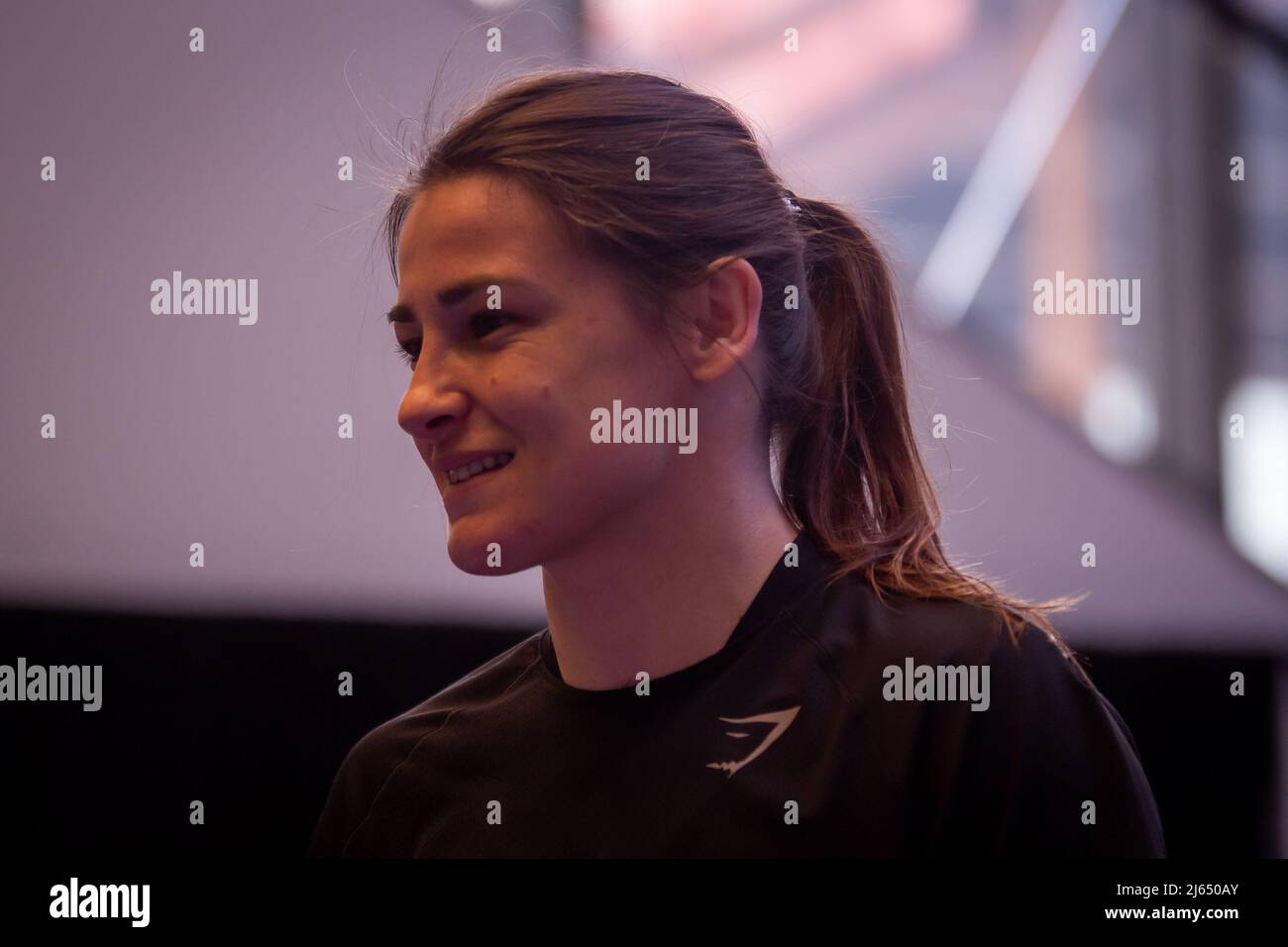 NEW YORK, NY - 27. APRIL: Katie Taylor während eines offenen Workouts vor ihrem Kampf mit Amanda Serrano am 27. April 2022 im Madison Square Garden in New York, NY, USA. (Foto von Matt Davies/PxImages) Credit: Px Images/Alamy Live News Stockfoto