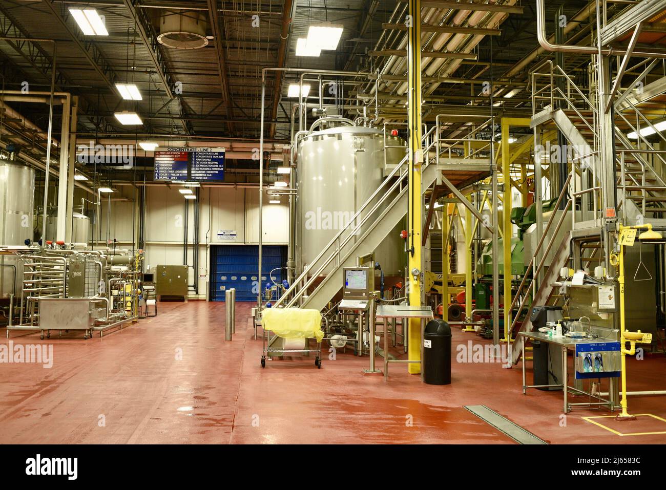 Verarbeitung von Preiselbeeren in der modernen und hochmodernen Ocean Spray-Anlage in Wisconsin Rapids, Wisconsin, USA Stockfoto