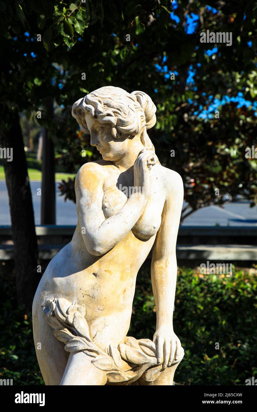 Statue der Frau, Symbol für Depression und Trauer. Waldwiesenfriedhof, Glendale, Los Angeles, USA Stockfoto
