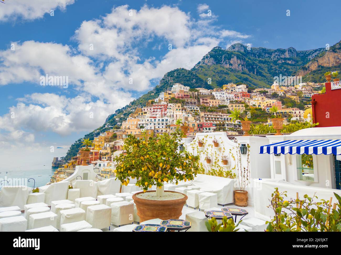 Positano (Kampanien, Italien) - die touristische Stadt am Meer in Süditalien, Provinz Salerno an der Amalfiküste, mit berühmten "Sentiero degli Dei" Trekking Stockfoto