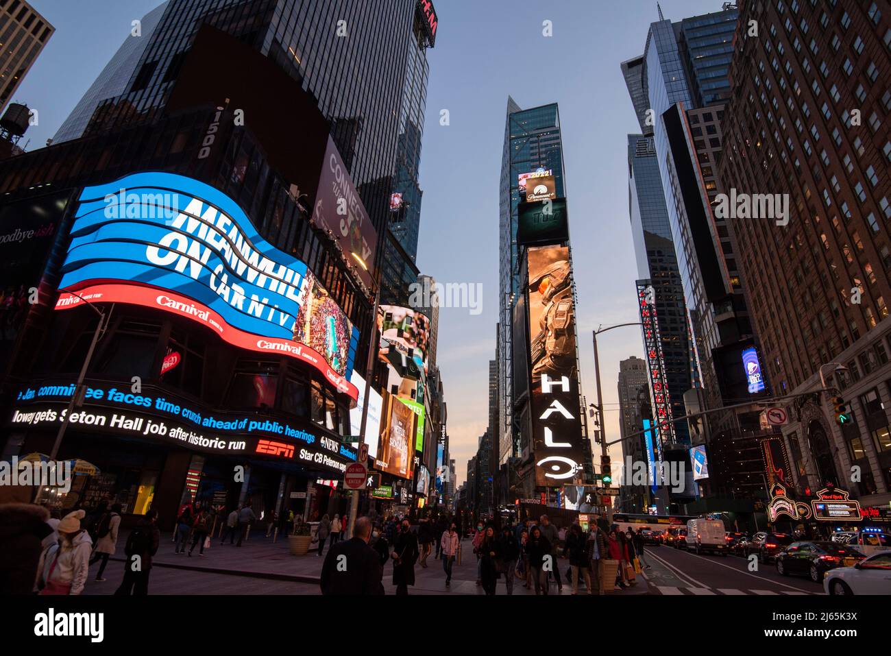 Abenddämmerung am Times Square, Midtown Manhattan, New York USA Stockfoto