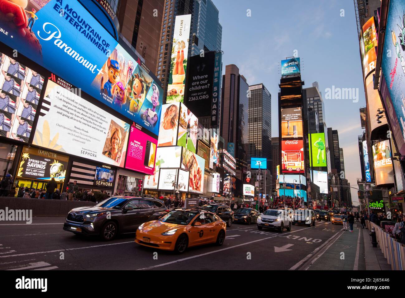 Abenddämmerung am Times Square, Midtown Manhattan, New York USA Stockfoto