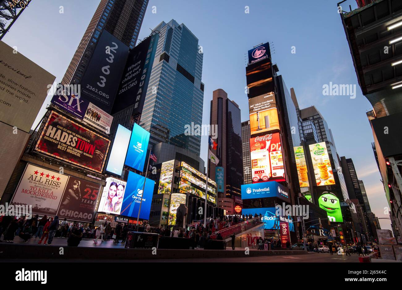 Abenddämmerung am Times Square, Midtown Manhattan, New York USA Stockfoto