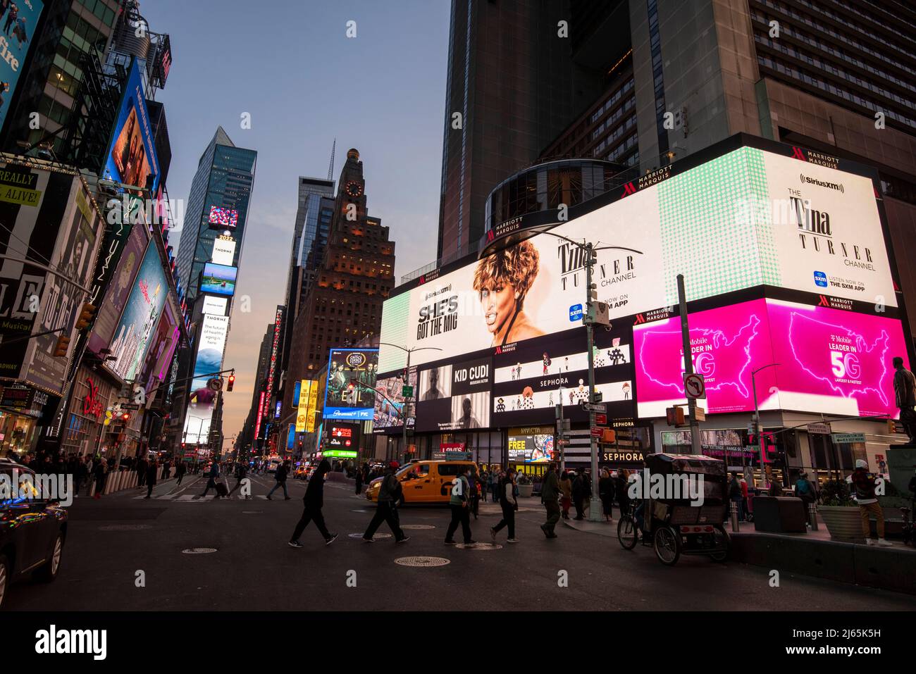 Abenddämmerung am Times Square, Midtown Manhattan, New York USA Stockfoto