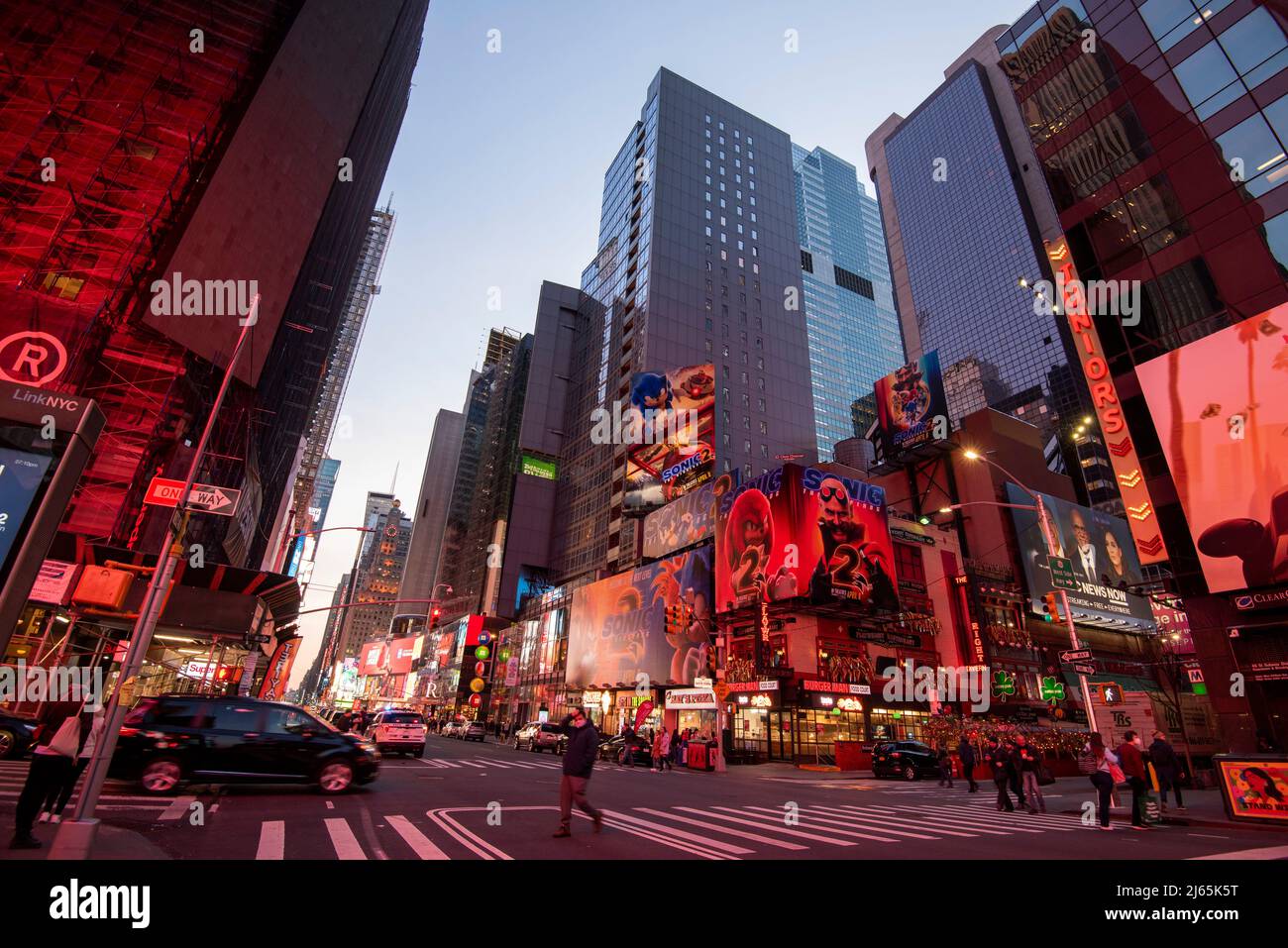 Abenddämmerung am Times Square, Midtown Manhattan, New York USA Stockfoto