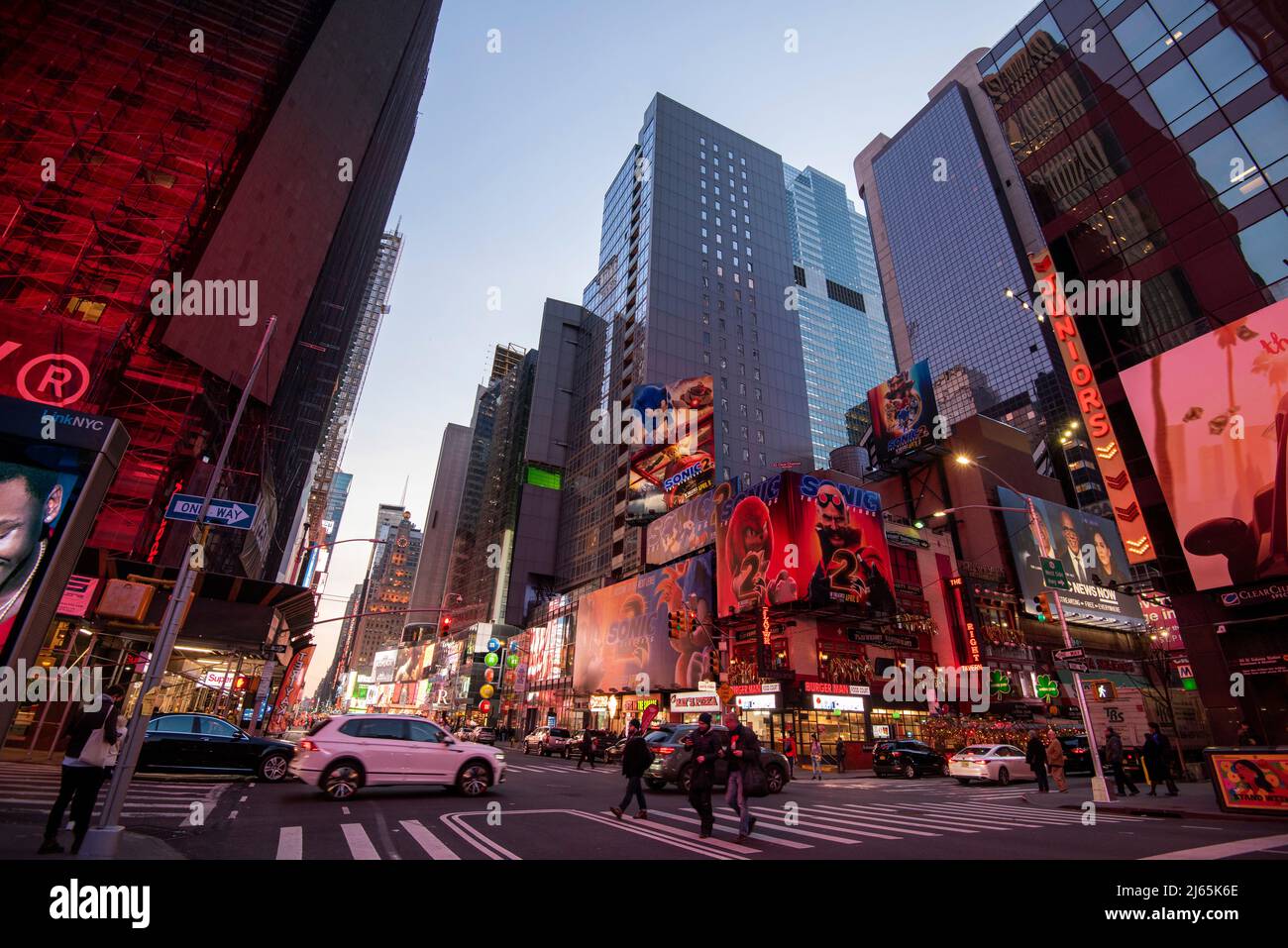 Abenddämmerung am Times Square, Midtown Manhattan, New York USA Stockfoto