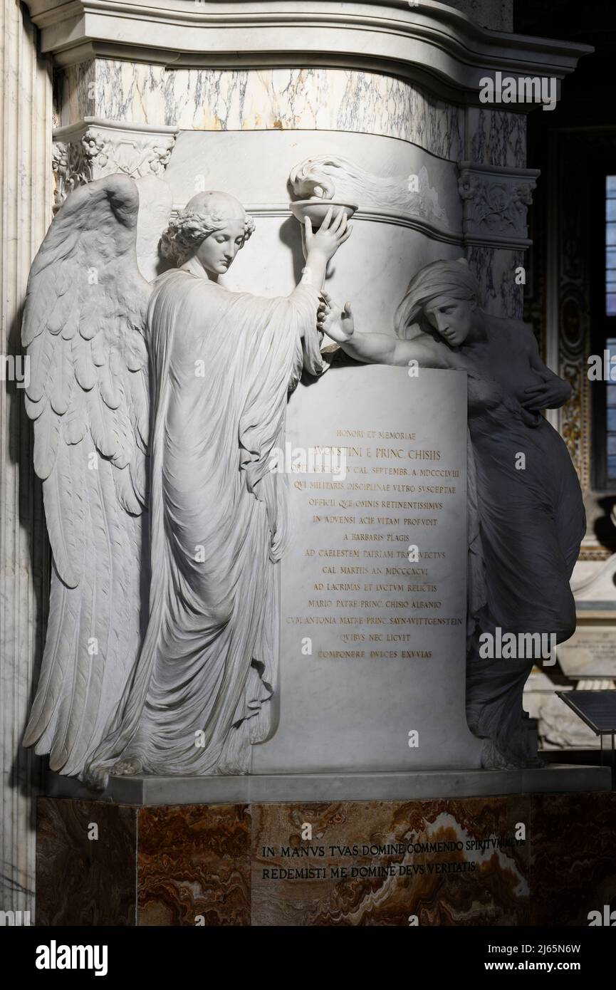 Rom. Italien. Basilica di Santa Maria del Popolo. Das Denkmal für Agostino Chigi (1858-1896) von Adolfo Apolloni wurde 1915 zwischen den Chigi und errichtet Stockfoto