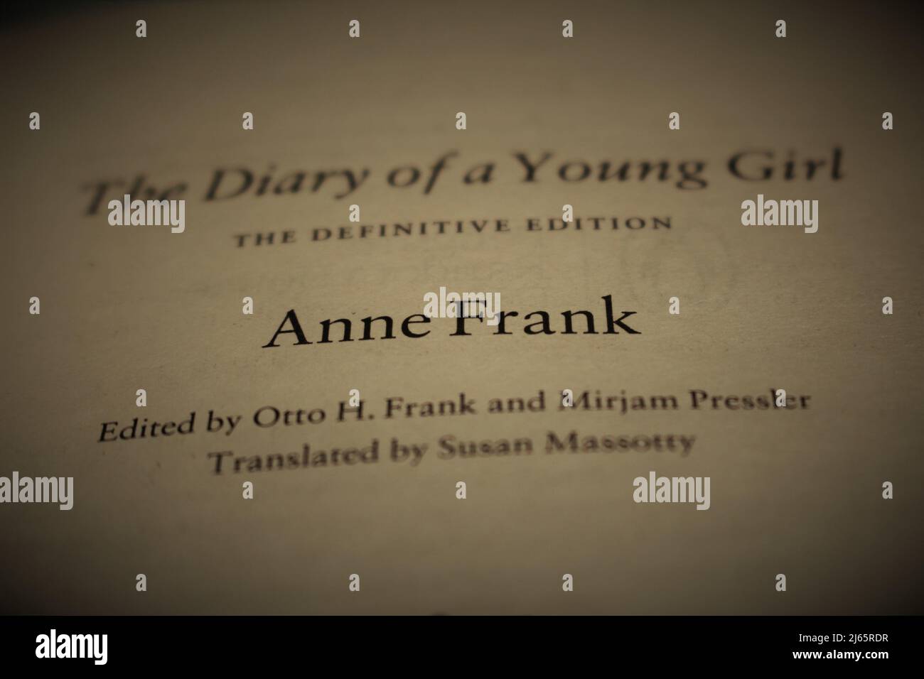 Innencover des Tagebuchs von Anne Frank. Konzept, um über Anne Frank oder ihr Tagebuch zu sprechen. Stockfoto