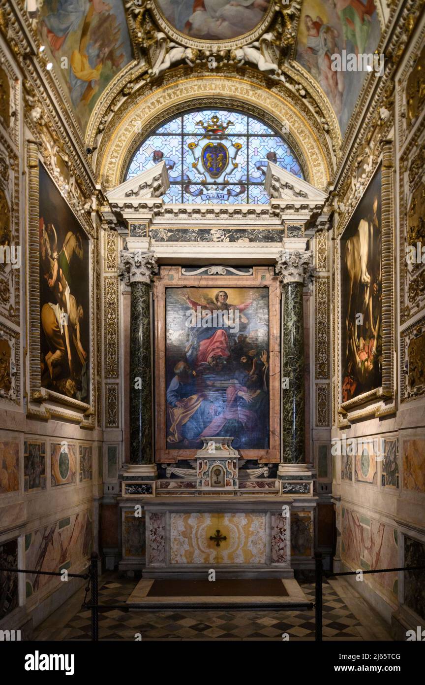 Rom. Italien. Basilica di Santa Maria del Popolo. Die Cerasi-Kapelle (La Cappella Cerasi). Die Cerasi-Kapelle, berühmt für Meisterwerke von Caravaggio, t Stockfoto