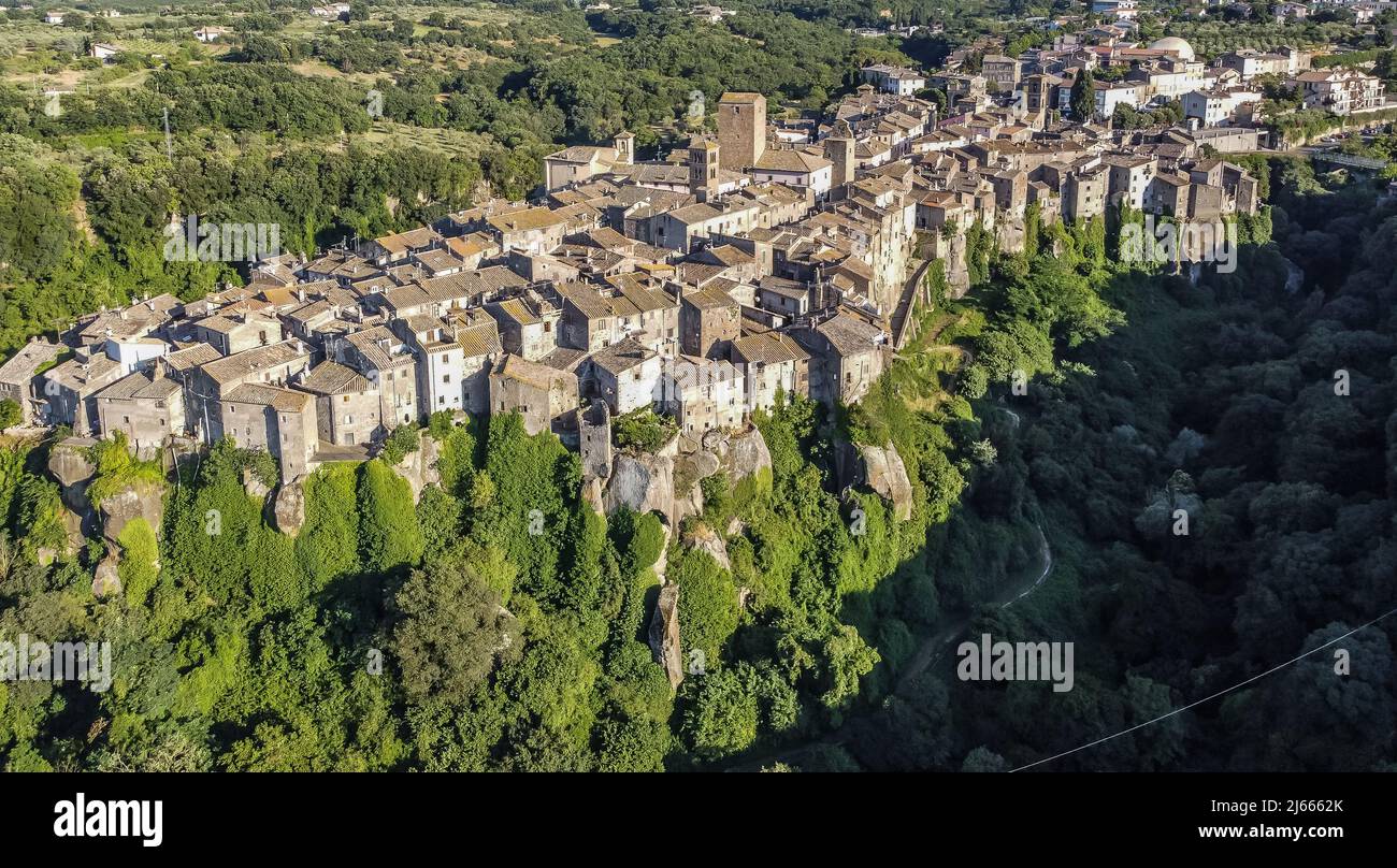 Panoramablick auf das alte Dorf Vitorchiano, Viterbo Provinz, Region Latium in mittelitalien. Stockfoto