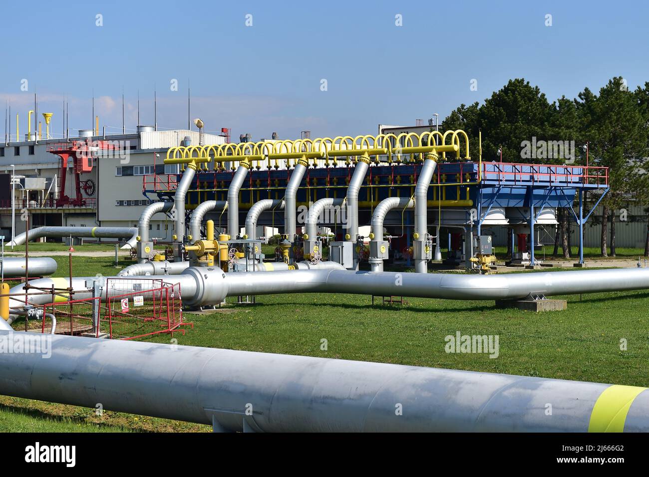 Breclav, Tschechische Republik. 28. April 2022. Kompressor-Tankstelle in Breclav, Teil des Getriebesystems NET4GAS, Tschechische Republik, 28. April 2022. Quelle: Vaclav Salek/CTK Photo/Alamy Live News Stockfoto