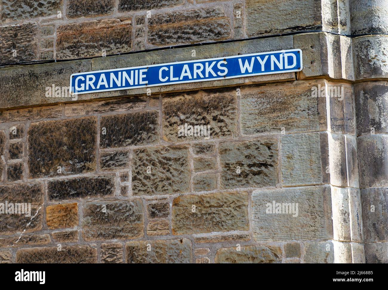 Grannie Clarks Wynd, St Andrews. Die Straße kreuzt die 18. und 1. Fairways des Old Course, der Zugang zum West Sands Beach ermöglicht. Stockfoto