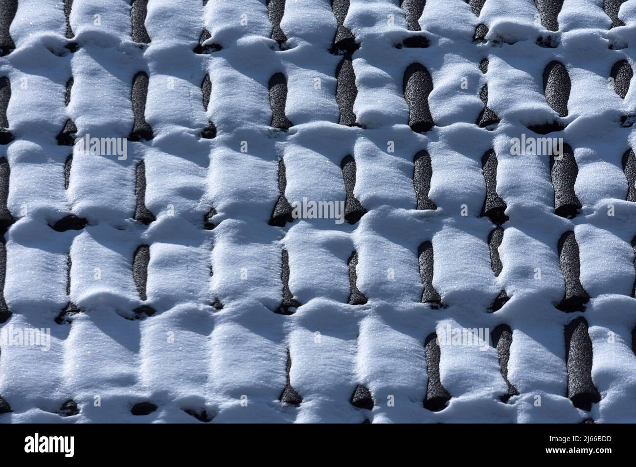 Struktur, schmelzender Schnee auf einem Dach, Bayern, Deutschland Stockfoto