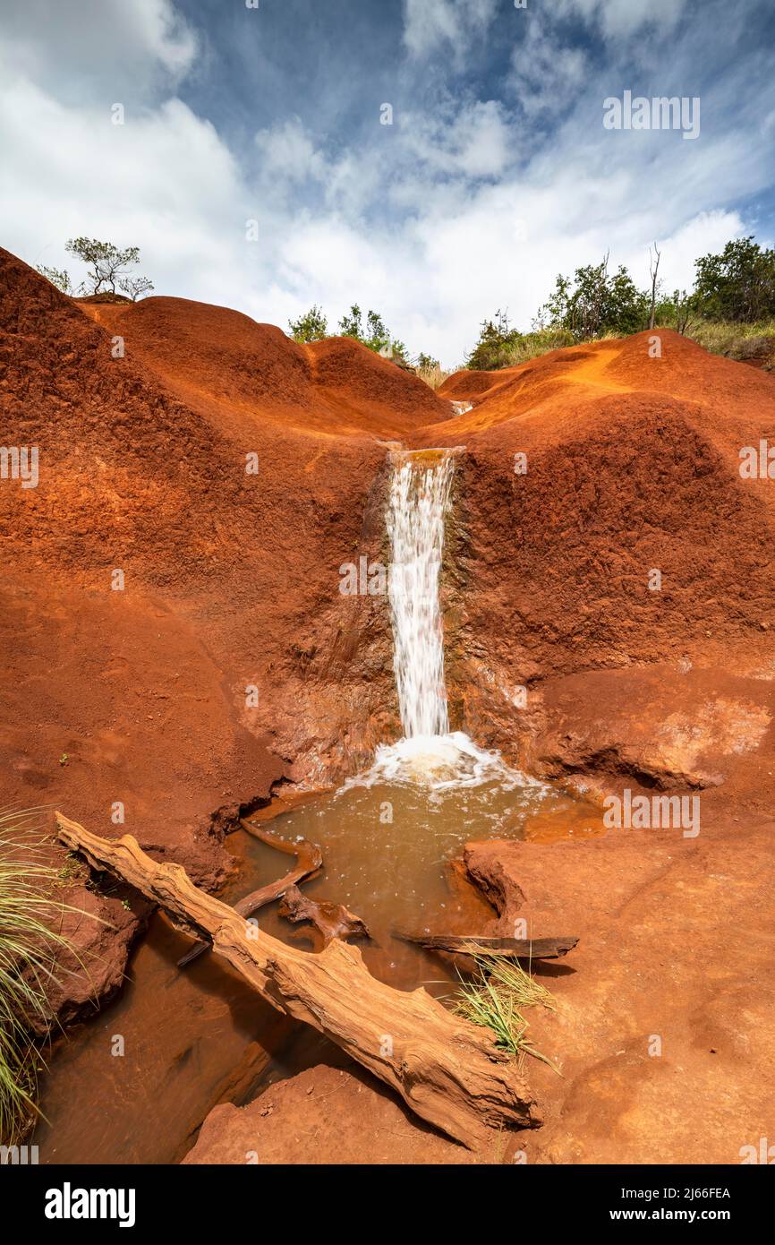 Red Dirt Waterfall, Wasserfall beim Waimea Canyon, Kauai, Hawaii, USA Stockfoto