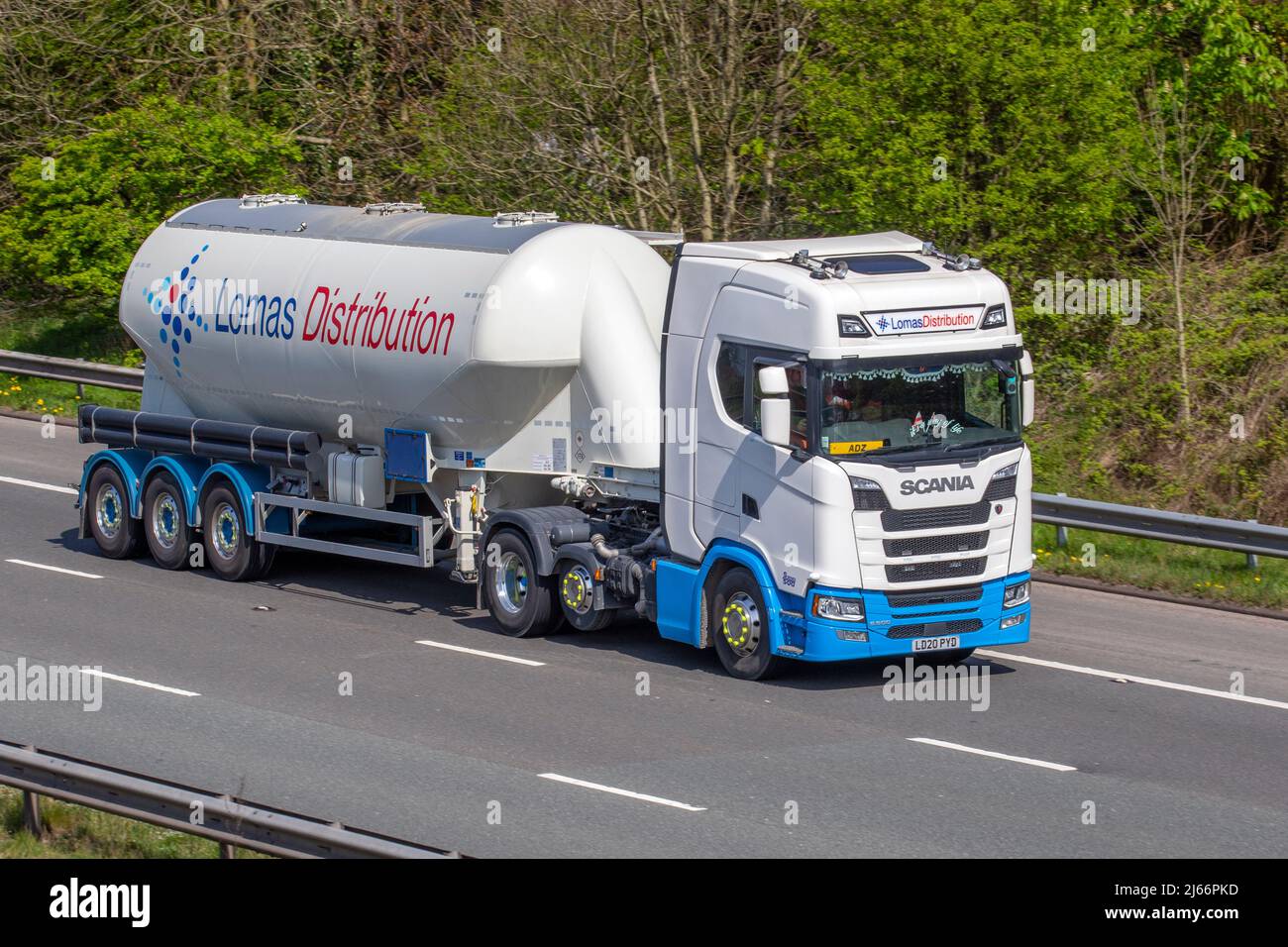 ADZ zum Fahrer von Lomas Distribution ernannt, Tanker Betreiber des Jahres: Scania 12742cc Truck auf der M61 Motorway UK Stockfoto