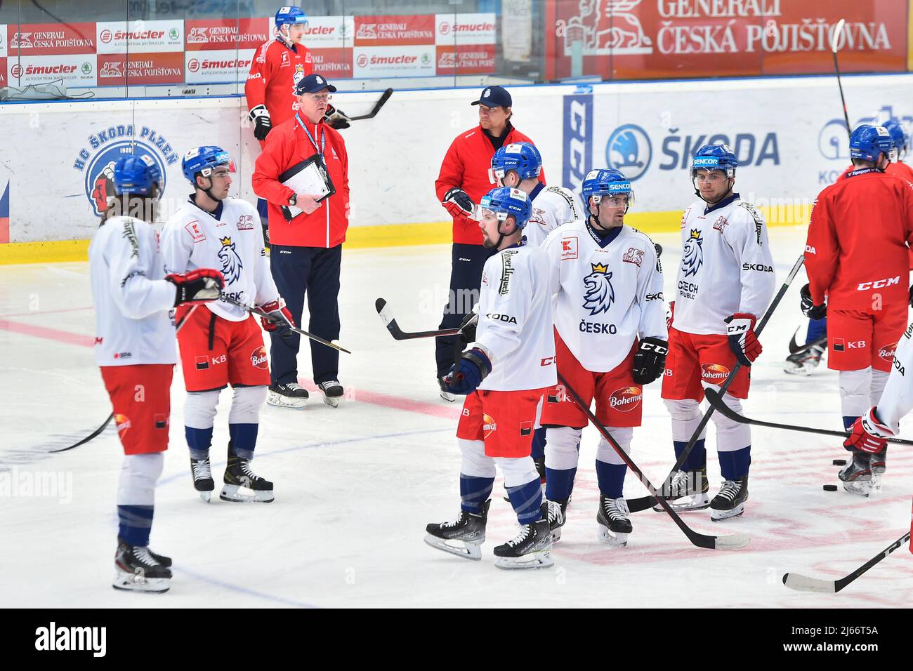 Pilsen, Tschechische Republik. 28. März 2022. Das Training der tschechischen Eishockeynationalmannschaft mit Cheftrainer Kari Jalonen in Pilsner, Tschechische Republik, 28. März 2022. Kredit: Miroslav Chaloupka/CTK Foto/Alamy Live Nachrichten Stockfoto