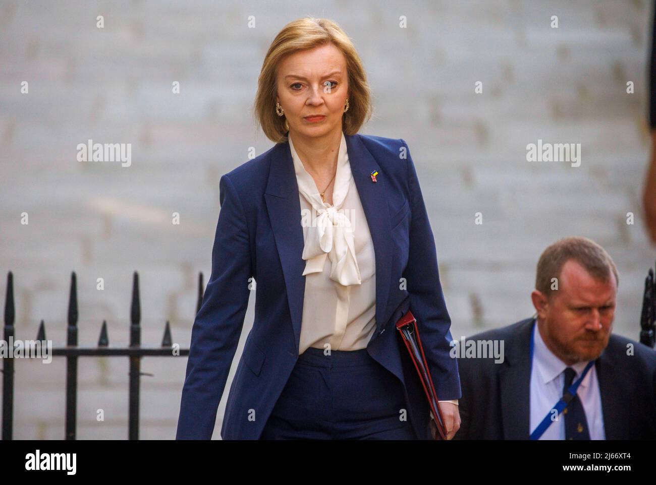 Die Außenministerin Liz Truss kommt zu einer Kabinettssitzung in der Downing Street an. Stockfoto