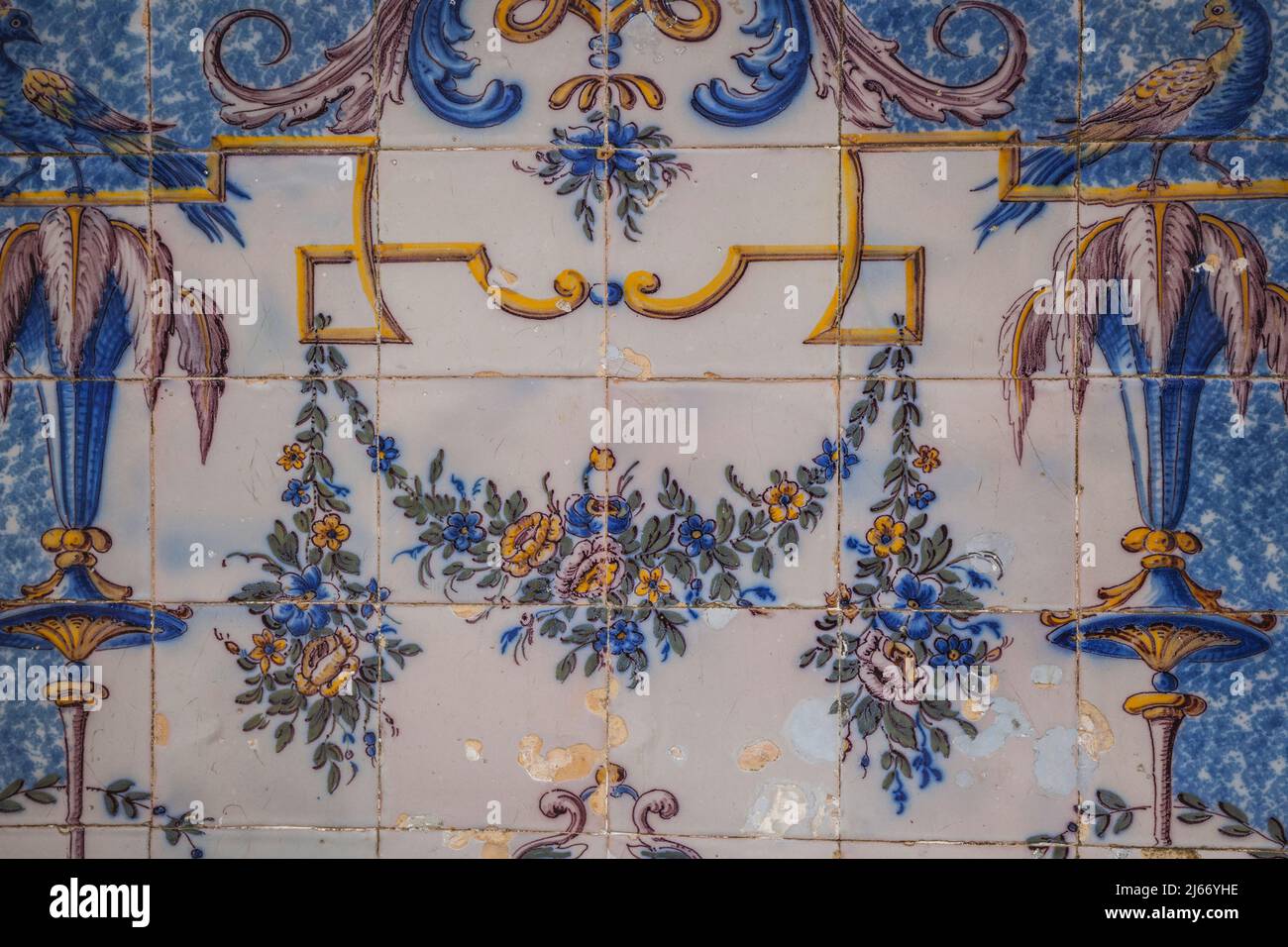 Kunstwerke aus der Nähe von alten Azulejos in Santarem Portugal Stockfoto