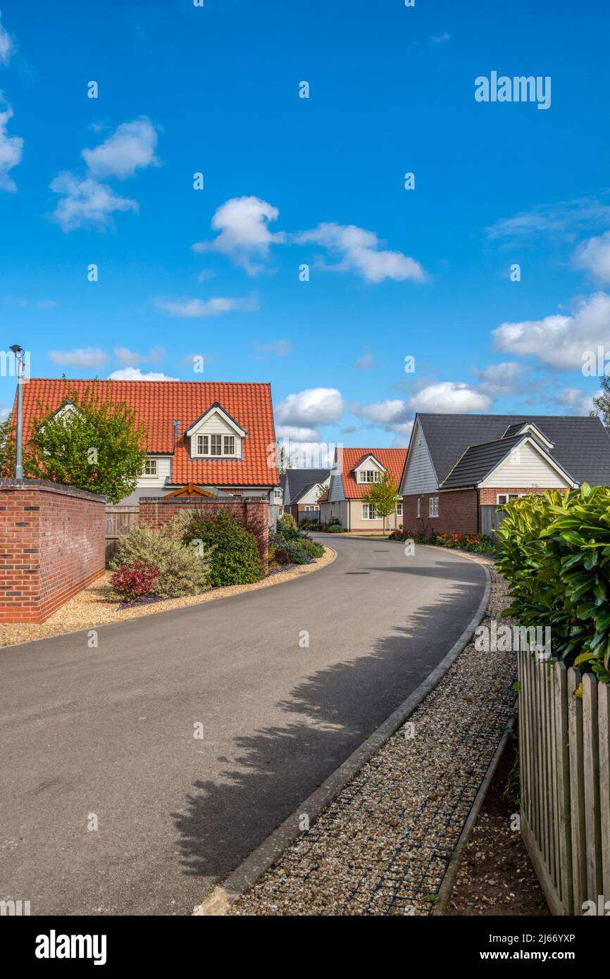 Kleines Anwesen mit neuen Häusern am Rande des Norfolk-Dorfes Snettisham. Stockfoto