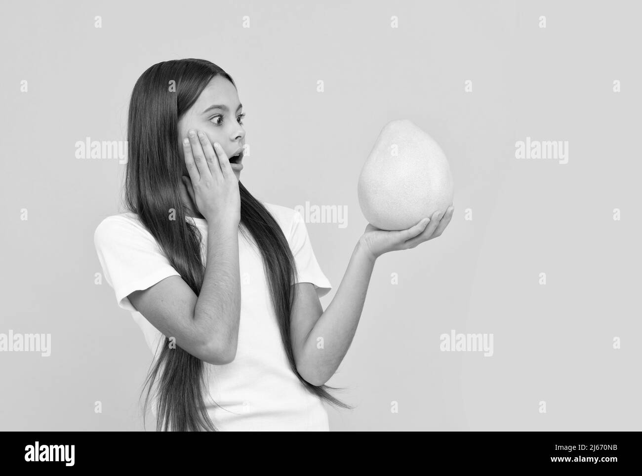 Exotische Früchte. Natürlicher Bio-frischer Pummelo. Gesundes Leben. Ernährung und Kinderschönheit. Stockfoto