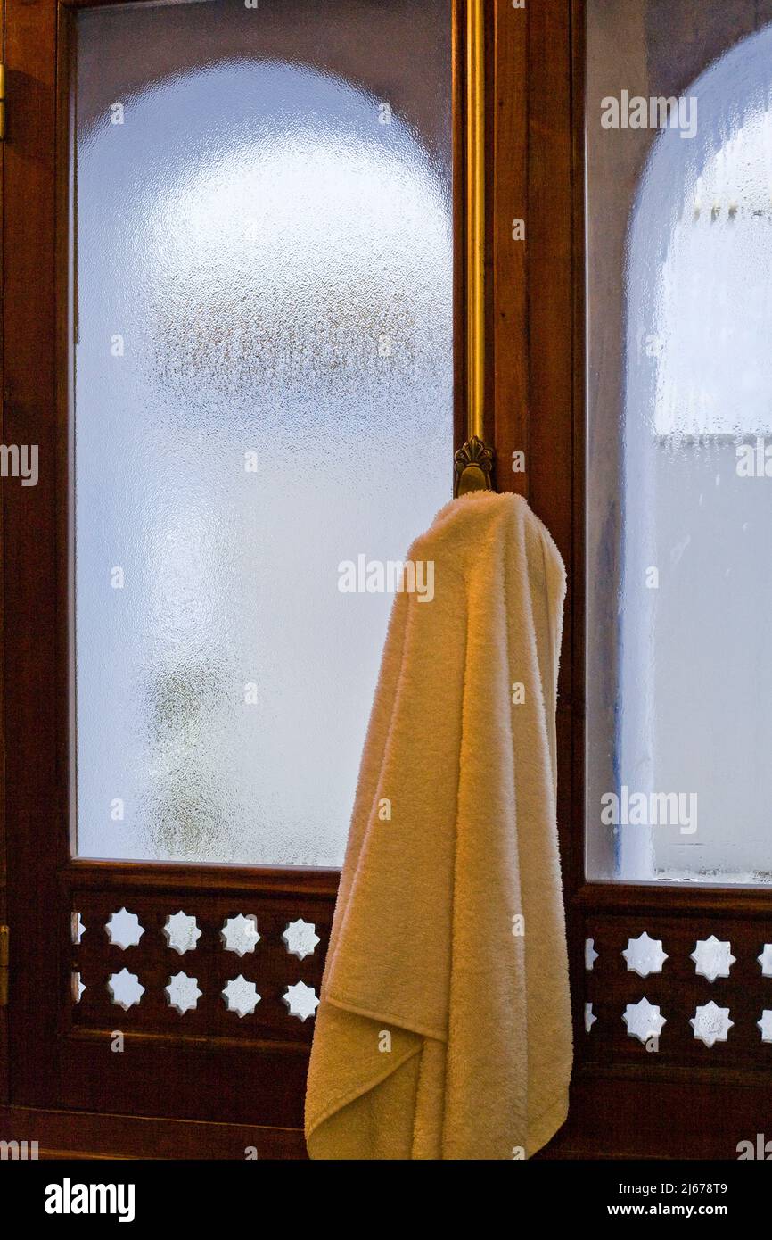 Hotelbadezimmer Fenster Chefchaouen Marokko Stockfoto