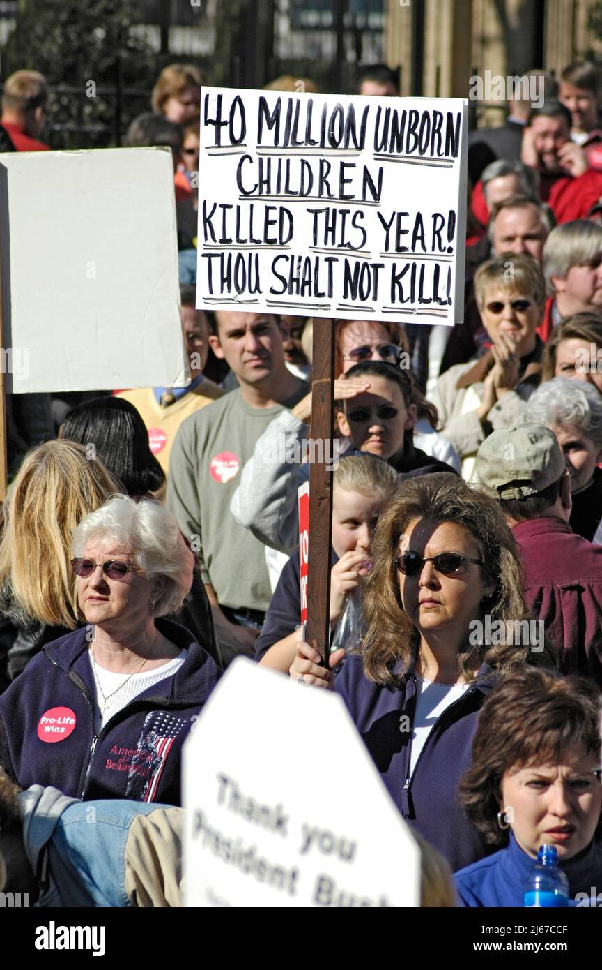 Anti-Abtreibung und Pro-Life-Gesetz-Demonstration im Georgia State Capitol Gebäude in Atlanta USA politische Maßnahmen gegen Frauen Stockfoto