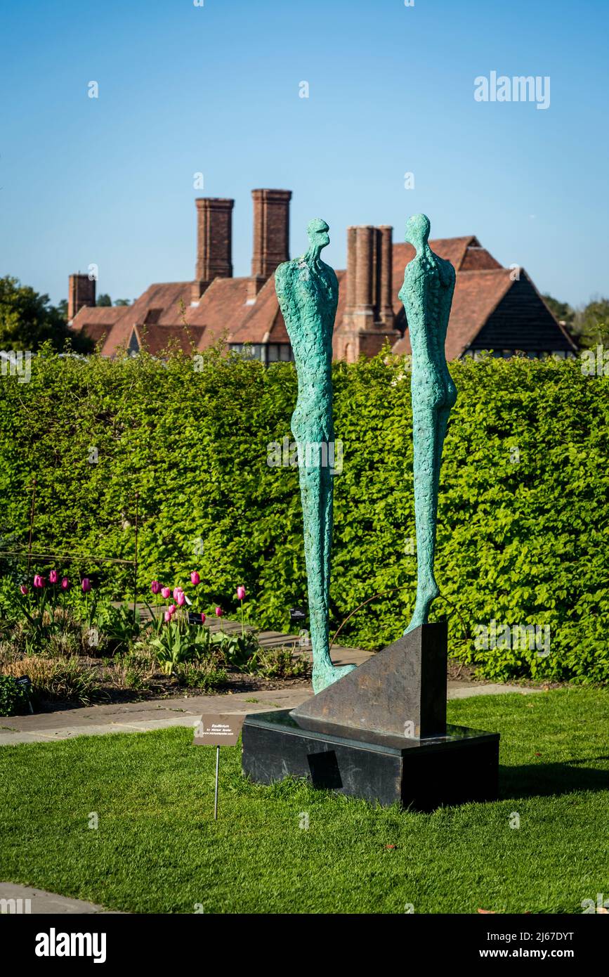 Equilibrium Skulptur von Michael Speller im Wisley Garden, Surrey, UK Stockfoto