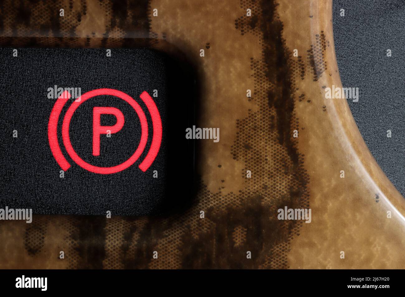 Parkplatz Bremse-Kontroll-Leuchte im Armaturenbrett Stockfoto