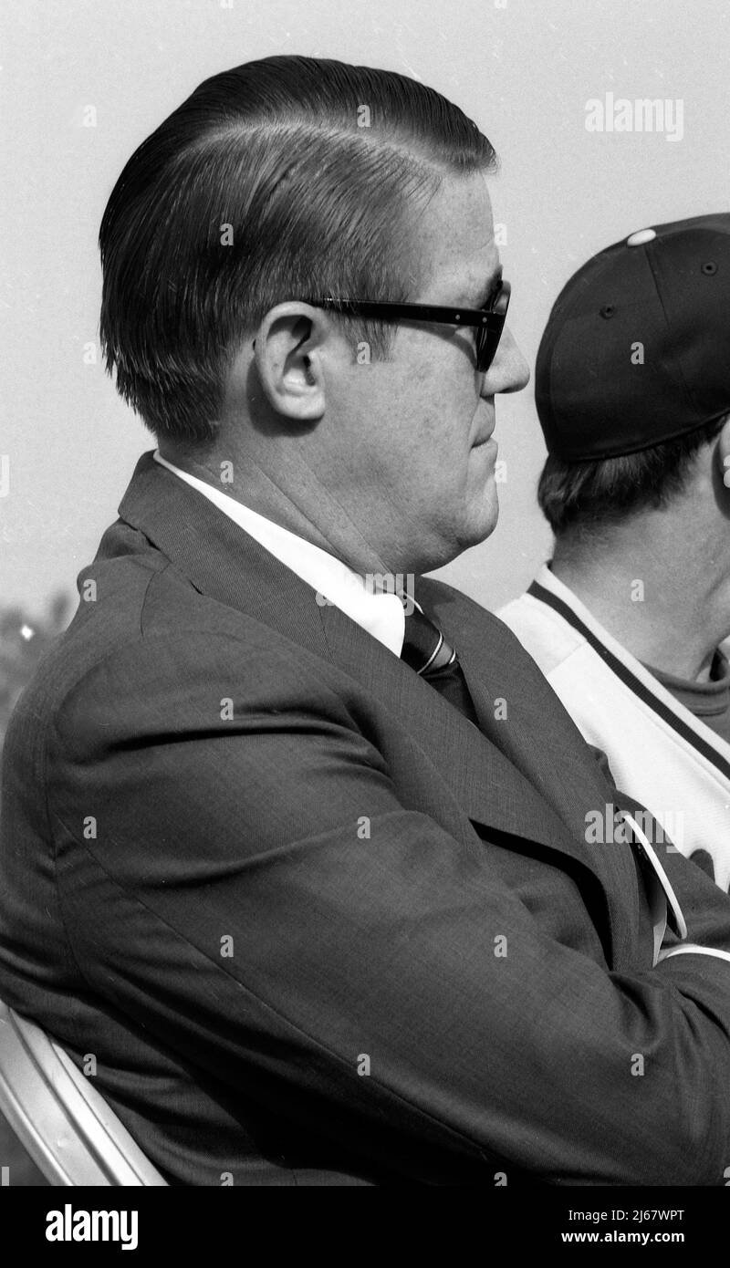 Peter O'Malley, Präsident der Los Angeles Dodgers, nimmt an der Einweihung des Jackie Robinson Stadions Teil, Heimstadion des UCLA Bruins Baseballteams in Westwood, 1981. Stockfoto