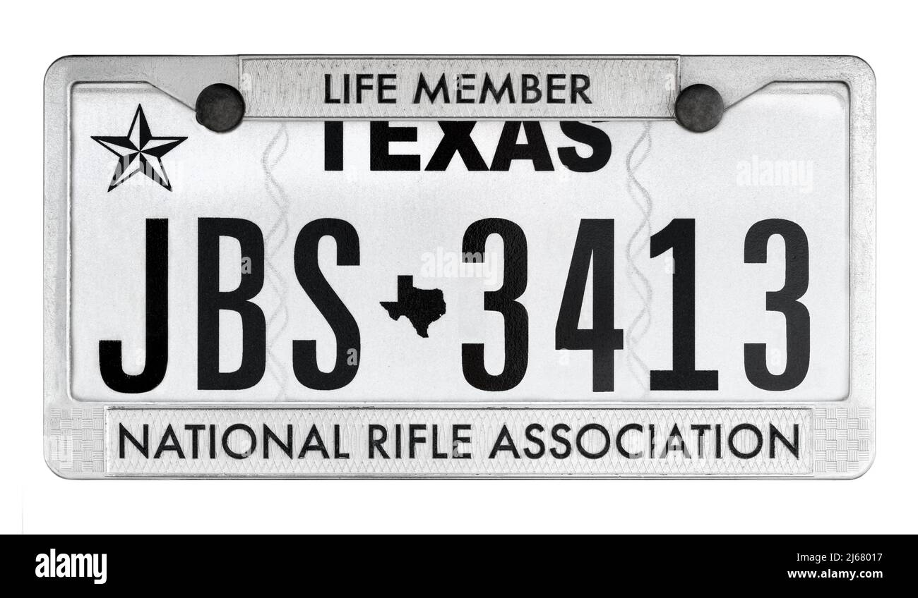 Texas-Nummernschild Texas-Nummernschild. Texas-Nummernschild. NRA National Rifle Association Life Member verchromter Nummernschildrahmen. Stockfoto