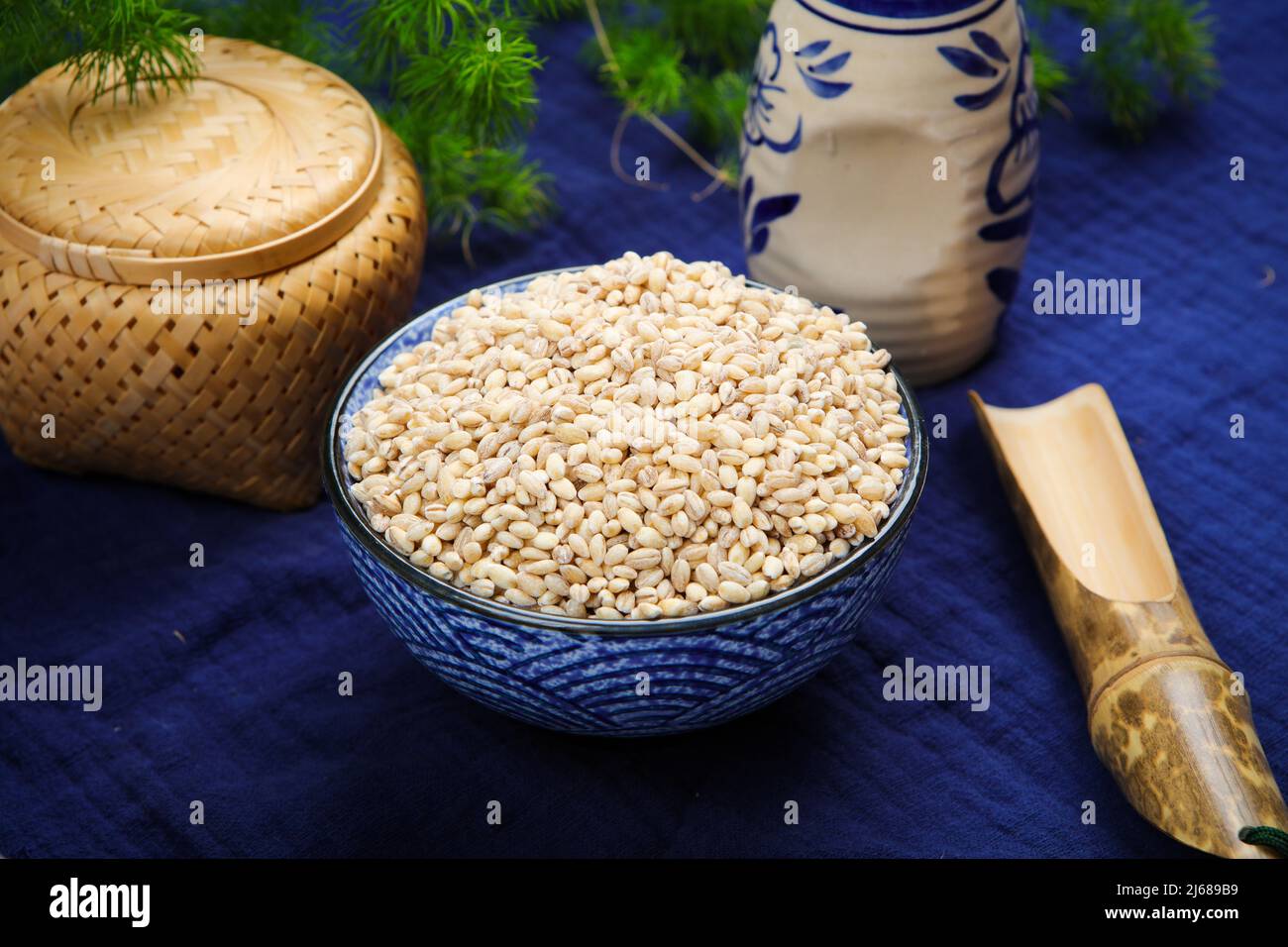 Eine große Anzahl von Schalenweizenbeeren Meter Stockfoto