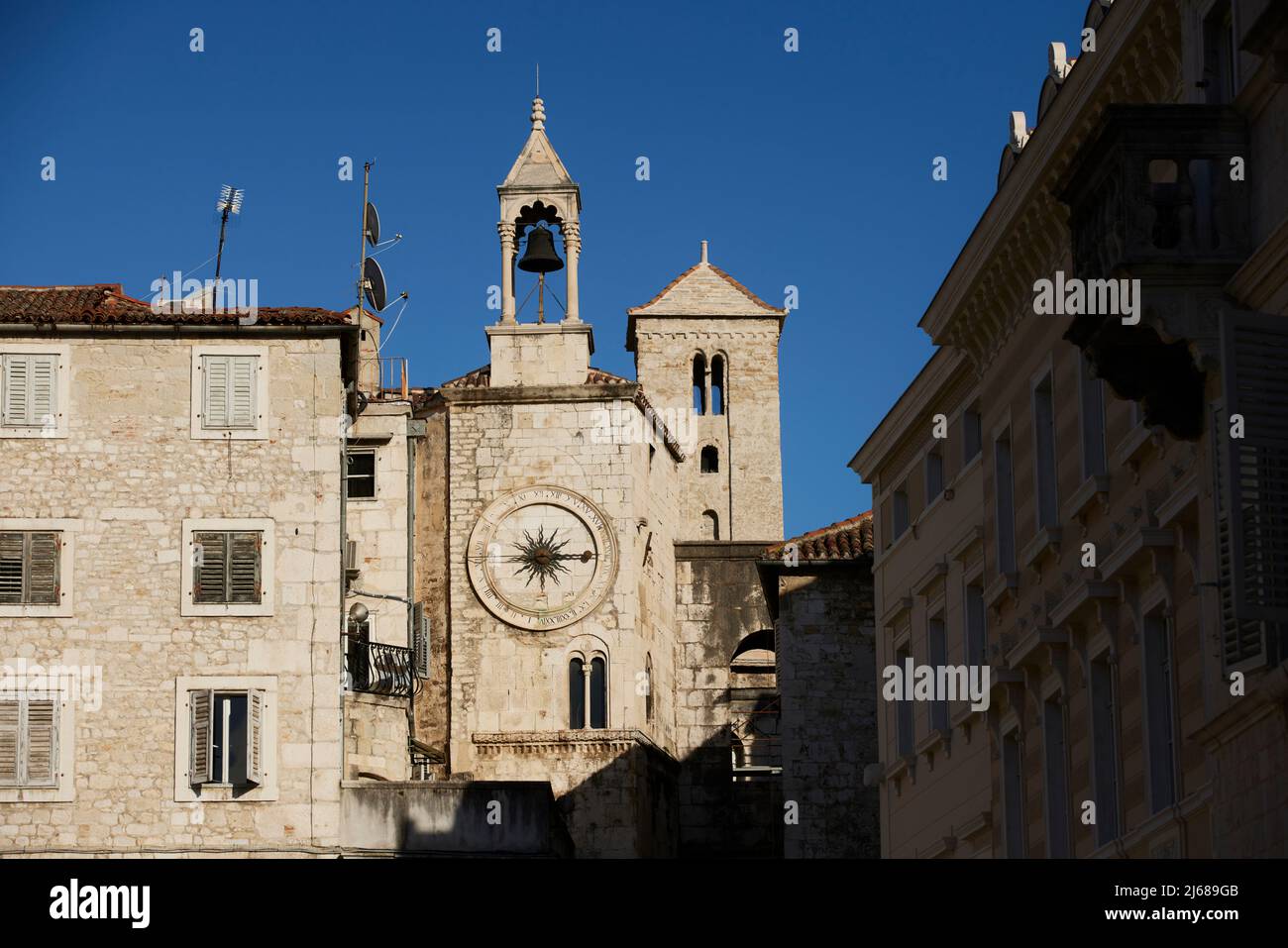 Die Stadt Split in Kroatien in der Region Dalmatien, Volksplatz oder Pjaca Uhr und Glockenturm Stockfoto