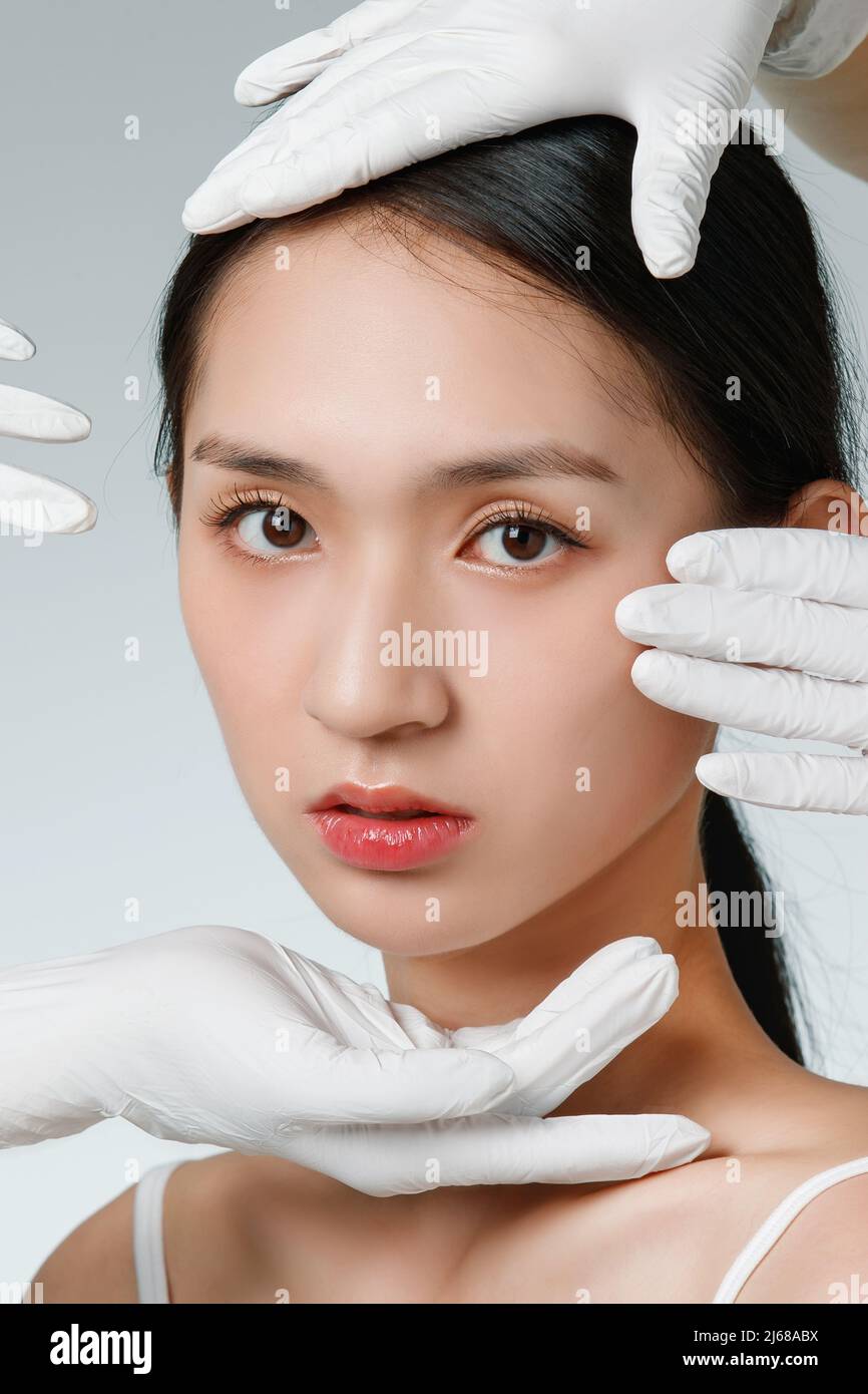Medizinische Und Plastische Chirurgie -Fotos Und -Bildmaterial In Hoher