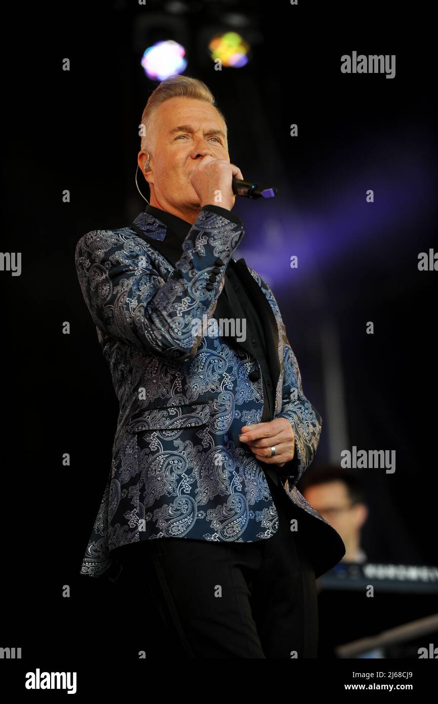 Martin Fry, der Sänger der 80s Band ABC, tritt beim Flashback Festival in Temple Newsom auf. Stockfoto Martin Fry, der Sänger der 80s Band ABC, tritt beim Flashback Festival in Temple Newsom auf. Stockfoto