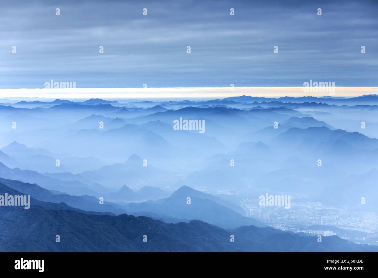 Chinas West henan funiu Schönheit wie Landschaftsmalerei am Morgen Stockfoto