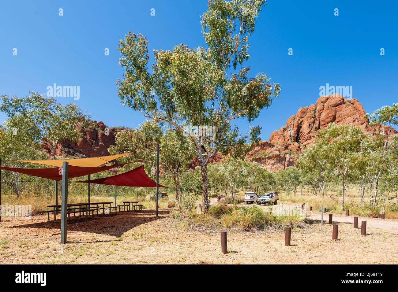 Picknickkorb und Parkplatz im Purnululu National Park oder Bungle Bungles, einem UNESCO-Weltkulturerbe in der Kimberley, Western Australia, WA, Australien Stockfoto